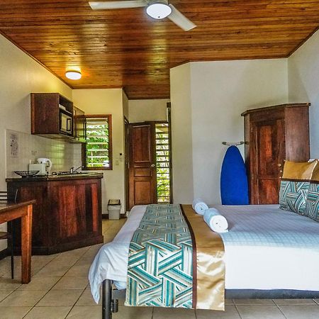 Poppy'S On The Lagoon Port Vila Exterior photo