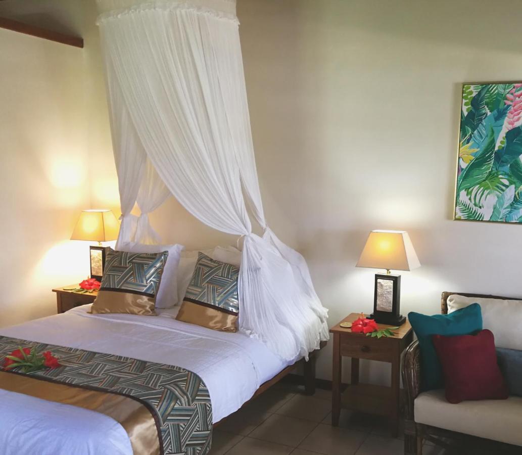 Poppy'S On The Lagoon Port Vila Exterior photo