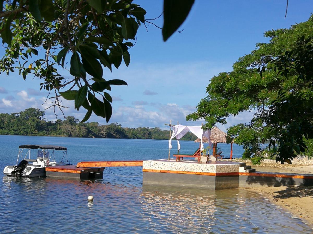 Poppy'S On The Lagoon Port Vila Exterior photo
