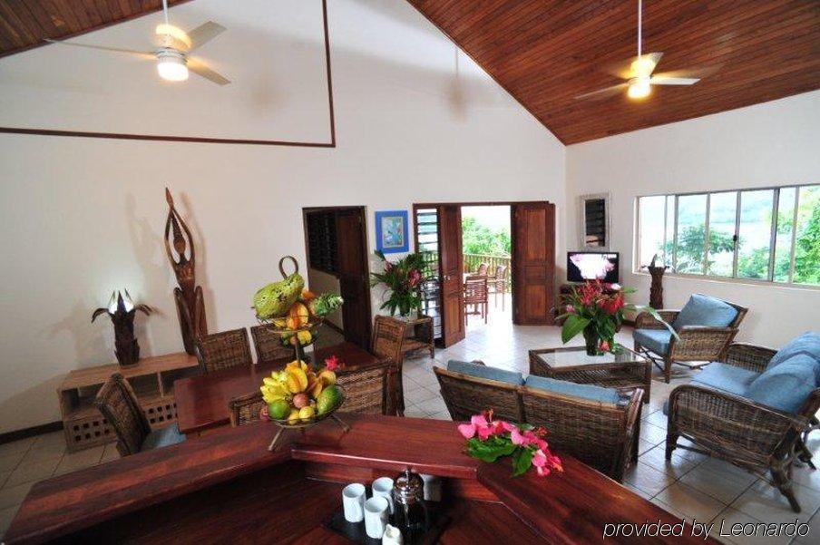 Poppy'S On The Lagoon Port Vila Exterior photo