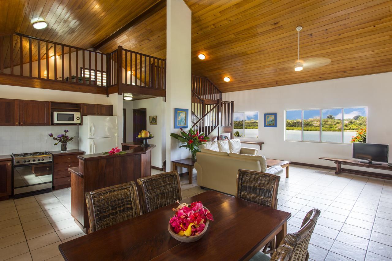 Poppy'S On The Lagoon Port Vila Exterior photo