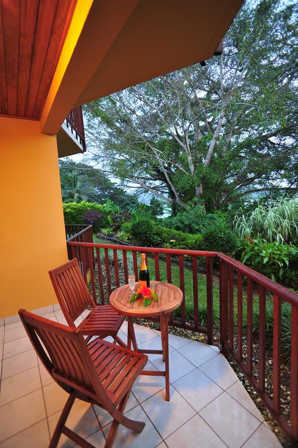 Poppy'S On The Lagoon Port Vila Exterior photo