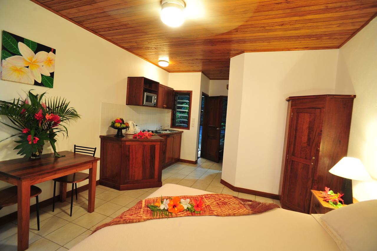 Poppy'S On The Lagoon Port Vila Exterior photo