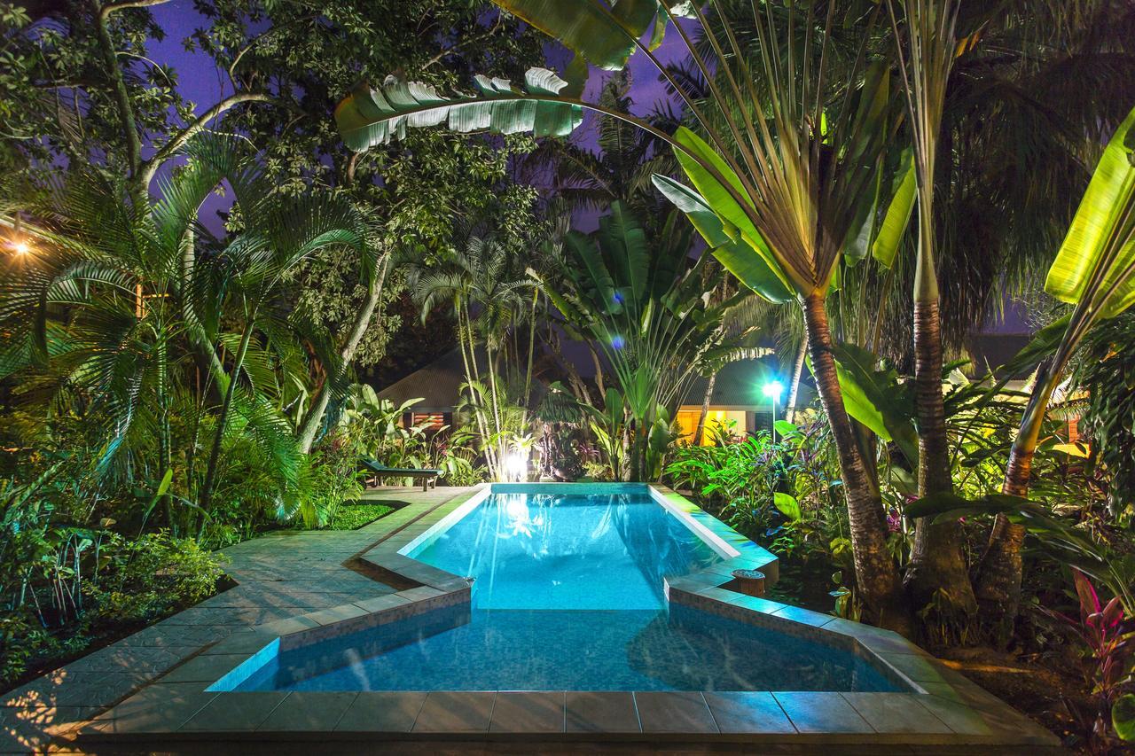 Poppy'S On The Lagoon Port Vila Exterior photo