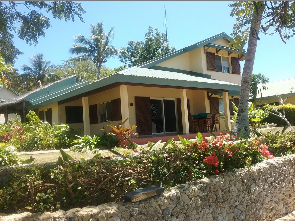 Poppy'S On The Lagoon Port Vila Exterior photo