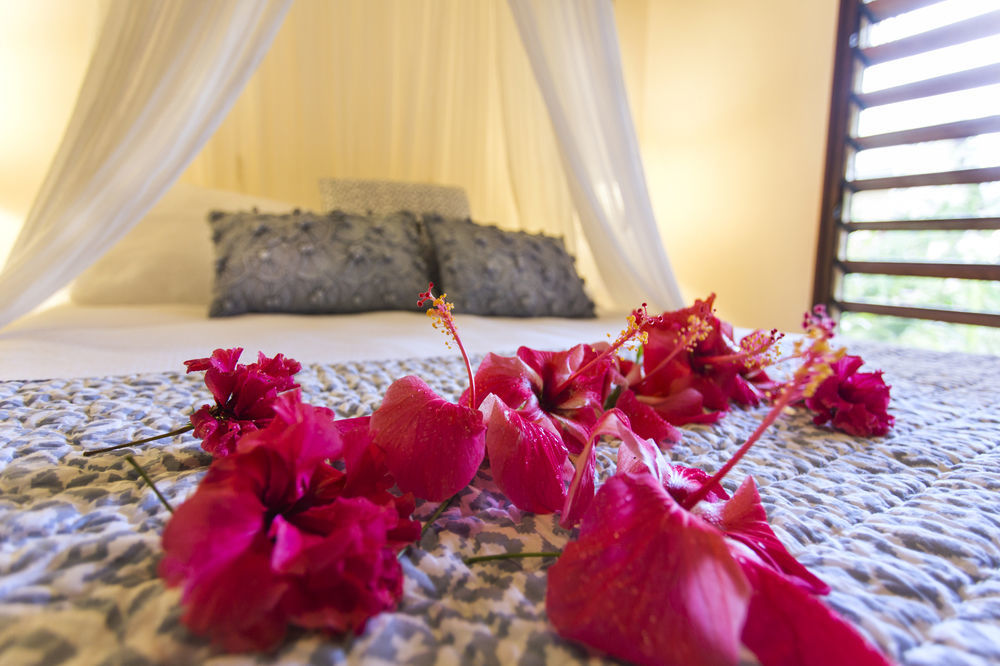 Poppy'S On The Lagoon Port Vila Exterior photo