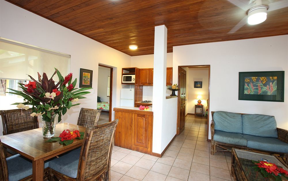 Poppy'S On The Lagoon Port Vila Exterior photo